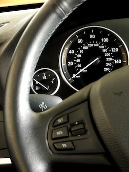 Hệ thống CCS giúp tăng giảm tốc độ xe qua các nút điều khiển