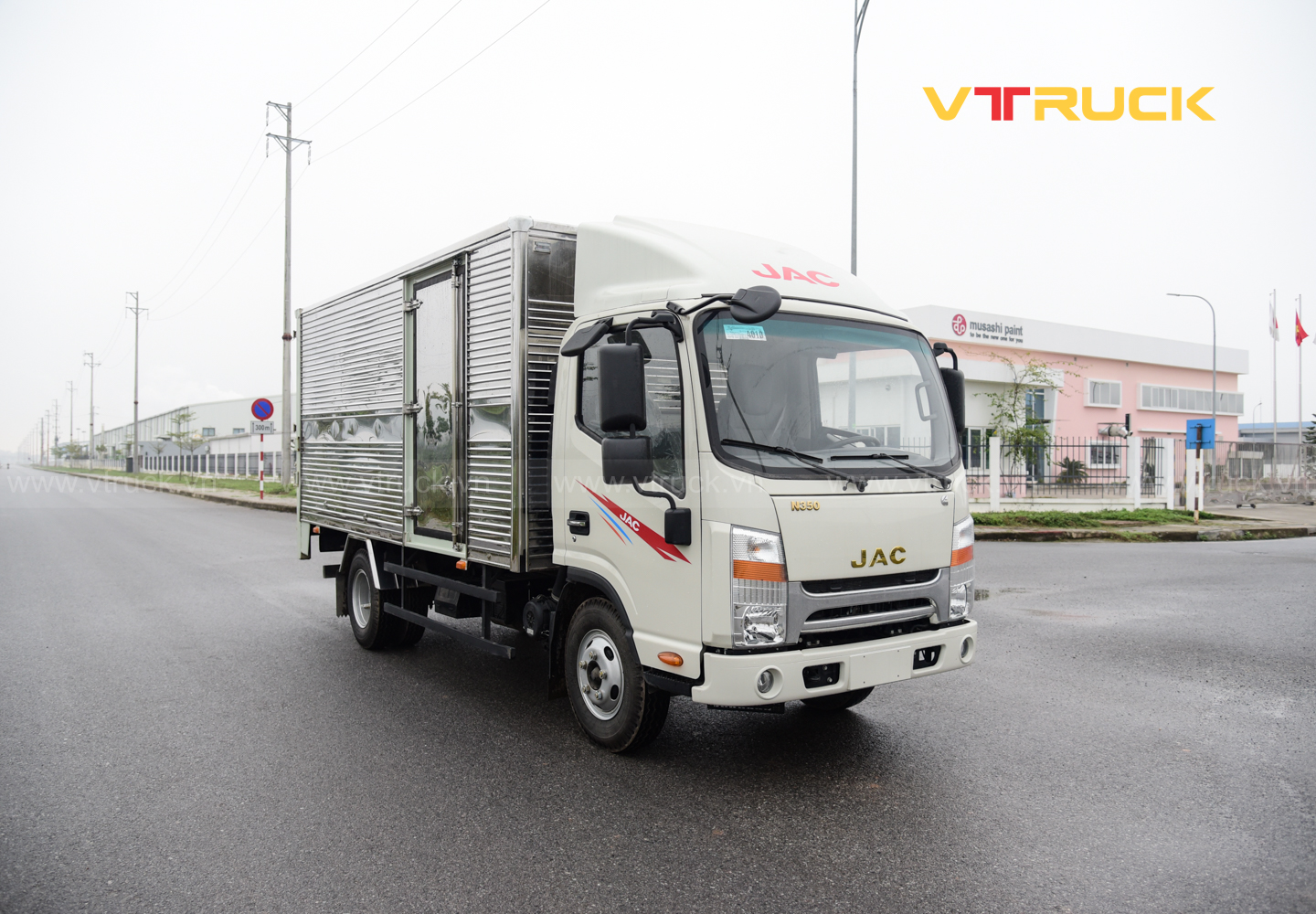 Xe Tải JAC N350S Thùng Kín Bửng Nâng 3T1