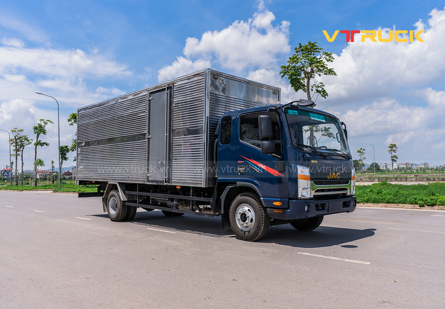 Xe tải N650 Plus 4X2 Thùng kín