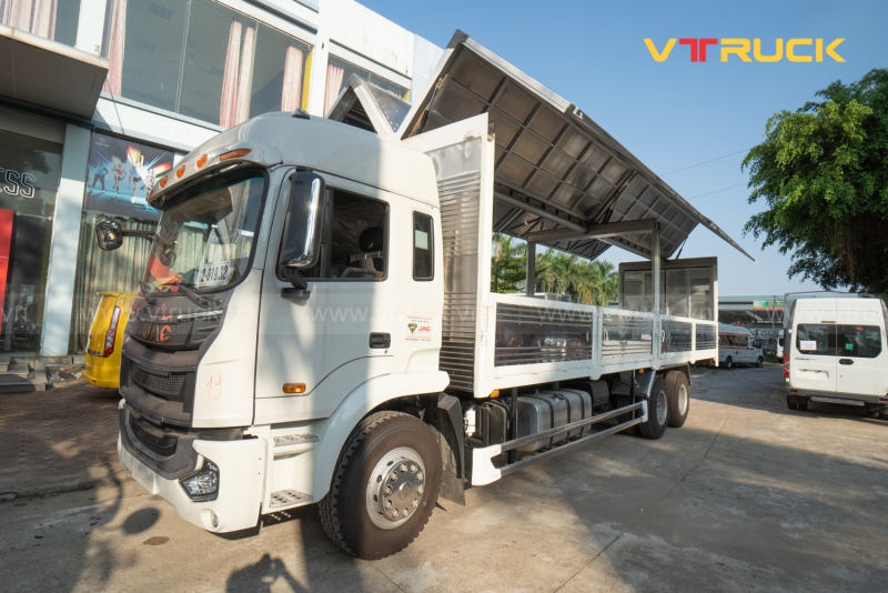Xe tải JAC A5 6X2 thùng kín cánh dơi 9M7