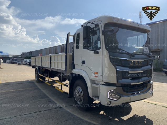Xe tải thùng Jac 4 x 2 cùng bạn chinh phục từng cây số