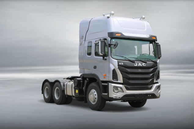 TRACTOR JAC K5 6 × 4