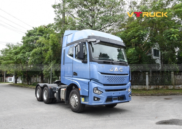 Xe đầu kéo JAC Q7 480 cầu láp số tự động