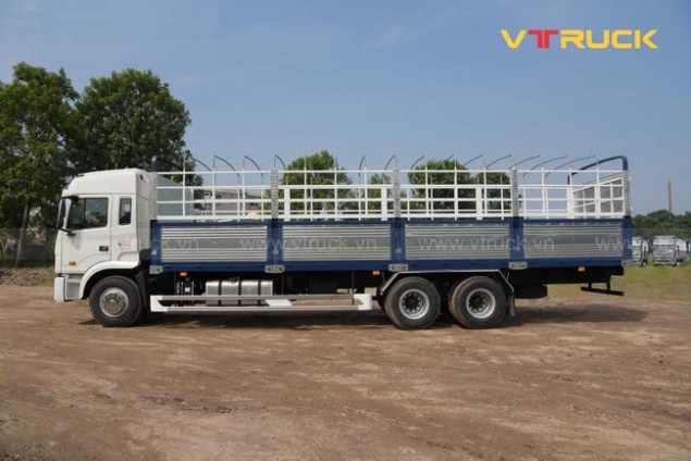 Xe tải 3 chân giá bao nhiêu và tải trọng bao nhiêu tấn?