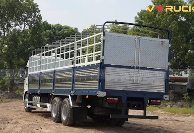 Hình ảnh xe tải 13 tấn JAC A5 6x2 dùng thùng mui bạt