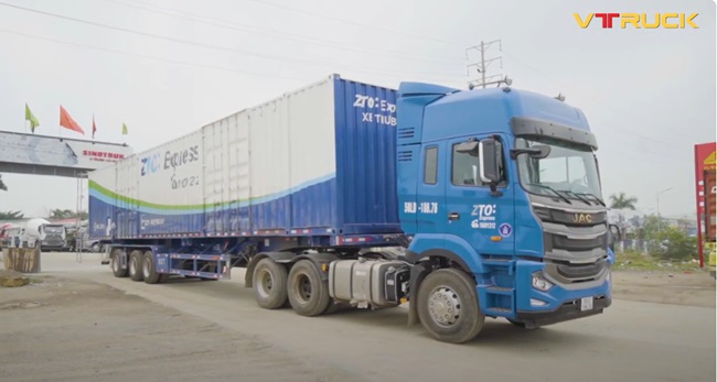 Các xe tải 6 chân có tải trọng trên 30 tấn