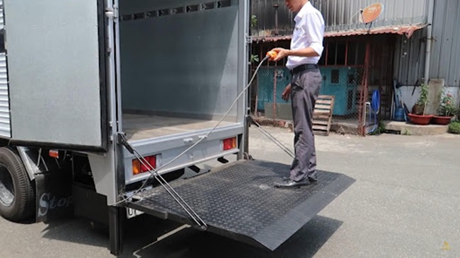 Bửng nâng xe tải giúp dễ dàng vận chuyển hàng hóa