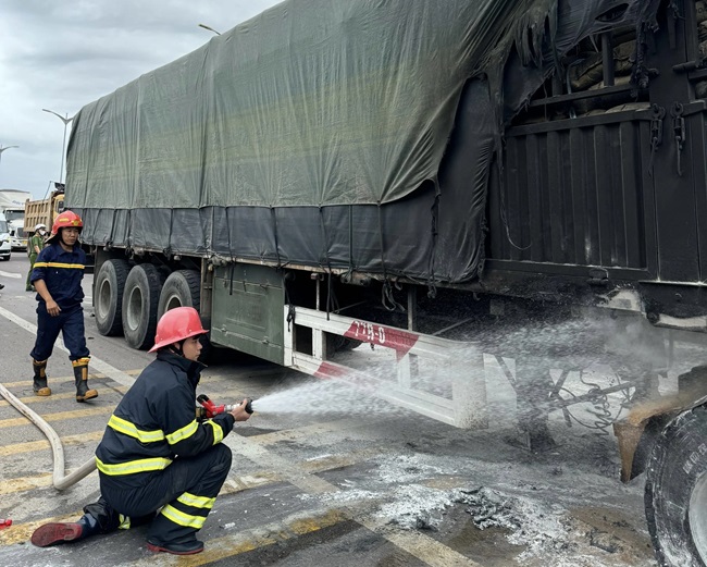 Nắm vững những kiến thức để xử lý khi xe tải bốc cháy