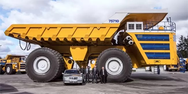 Chiêm ngưỡng xe tải nặng nhất thế giới Belaz 75710