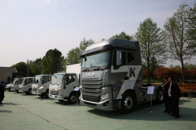 Tank truck Jac 10 x 4 with you conquer each kilometer