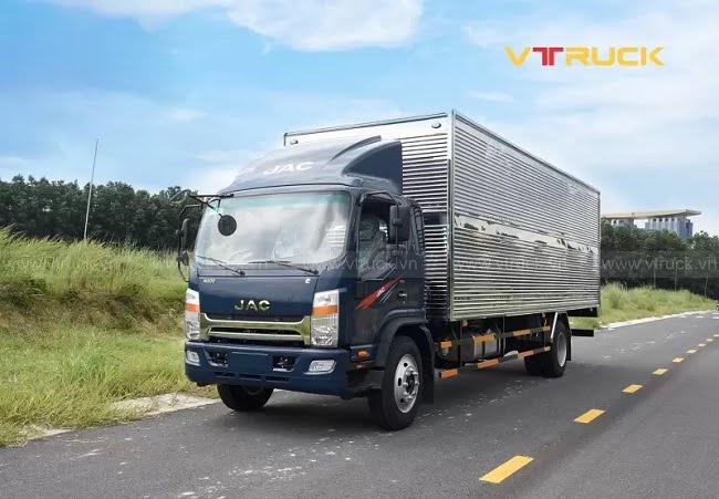Xe tải nhẹ JAC N800S Plus thùng kín 8T1 đang được VTRUCK phân phối