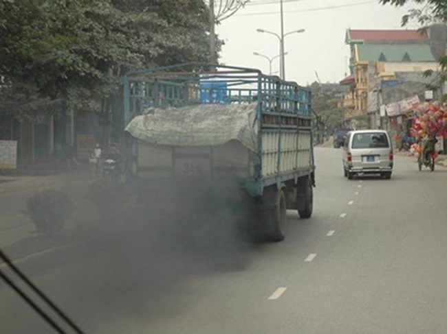 Xe tải ra khói đen do nhiều nguyên nhân