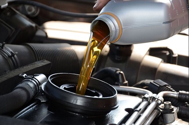 Cần kiểm tra dầu định kì cho xe